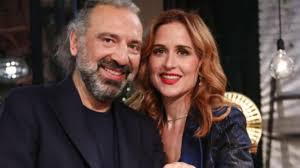 Il musicista e cantante è nato a milano, sotto il segno del sagittario, il 5. Valentina Cenni Moglie Innamoratissima Del Musicista Stefano Bollani Ecco Chi E Kronic