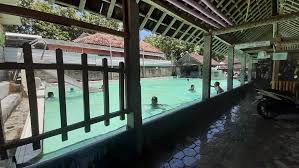 Nggak cuma itu, selama berenang, kamu akan disuguhkan dengan pemandangan samudra hindia yang luas dan mempesona! P9suvpen Q0ejm