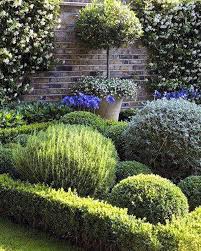 I Love A Parterre Garden And Particularly This Example Where The Internal Planting Is Random Planting Of Diff Beautiful Gardens Cottage Garden Garden Planning