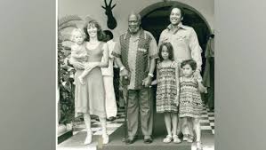 #eastafricasocialtv #uhurukenyatta uhuru kenyatta's wife, children and hidden facts you probably didn't know about him !!! Secretive Life Of Uhuru S British Brother Peter Magana
