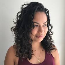 For the curly hair ladies, we have really lovely short medium curly hairstyles for you. 25 Best Shoulder Length Curly Hair Cuts Styles In 2021