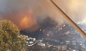 Godoy pide a contraloría investigar compra de viviendas de emergencia para damnificados. Incendio Forestal En Valparaiso Obliga A Evacuar Zonas Cercanas Al Incendio Epicentro Chile