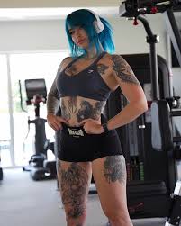 Delanie Strongwaifu - Free pics, galleries & more at Babepedia