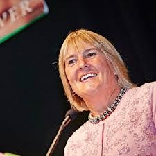 Jayne Leach's Instagram, Twitter & Facebook