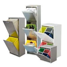 Hai bisogno di bidoni per raccolta differenziata?qui potrai trovare una vasta scelta di pattumiere da cucina di varie grandezze. Cestino Spazzatura Design Per Bar E Locali Pubblici