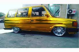 Dapat dikatakan di era kijang super, memang menjadi era dari mobil toyota. Toyota Kijang Super Tampil Nyentrik Dibungkus Emas Dan Dibuat Kandas Gridoto Com