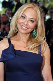 Tessa Hewitt's Instagram, Twitter & Facebook