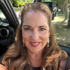 Is there live music at Fort Myers Beach, Florida?