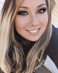 Ashley Cunningham's Instagram, Twitter & Facebook