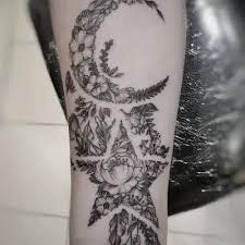 Sketsa bunga sketsa gambar bunga mawar merah. 35 Desain Tato Bulan Dan Maknanya Wanita22