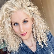 Roberta Cummings's Instagram, Twitter & Facebook