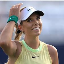 That's a BIG win for Coco Gauff 🙌 She reaches the semifinals with a  thrilling 5-7, 7-6(4), 6-3 comeback over Vondrousova 👏 #WTAFinals