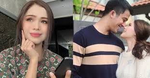 Berakhir sudah ikatan rumah tangga pasangan penyanyi aliff aziz dan bella astillah. Saya Tawakal Reda Untuk Terima Aliff Sebagai Suami Bella Astillah