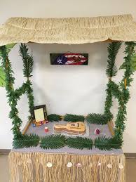 My Dad S 70th Birthday Puerto Rican Party Decorations Got The Little Hut At Oriental Trading 80th Birthday Party Caribbean Party Party Decorations