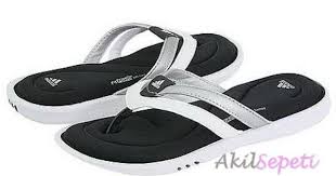 Pin By Akil Sepeti On Moda Kombinleri1 Flip Flops Fashion Sandals