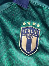 Designevo foot logo creator can make you feel interested to generate foot logo designs with the help of many logo templates. Le Nouveau Maillot De L Italie 2020 Inspire De La Renaissance Foot Inside