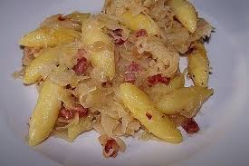 Schupfnudeln Mit Sauerkraut Und Speckwurfeln Von Henglein Chefkoch Schupfnudeln Mit Sauerkraut Rezepte Mit Schupfnudeln Rezepte