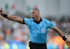 En cuanto a las características del deportista latinoamericano, vale repasar que tiene 43 años y nació en la provincia de misiones (argentina). Ex Actor Nestor Pitana Will Be A Referee In Fifa World Cup 2018 Match