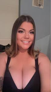 Lara Greene's Instagram, Twitter & Facebook