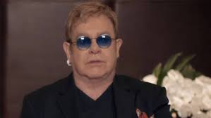 Elton John abre concurso para fãs criarem vídeos para três músicas dele