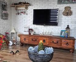 Masif ahşap olan tv sehpası üzerinde renk uygulanmıştır ve su bazlı verniklidir. Tv1600 Tv Unitesi Klas Ahsap Dogal Ahsap Urunler