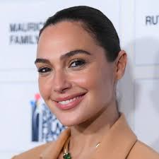 Happy birthday 🎂Carmen Dell'Orefice turns 93 today Carmen Dell'Orefice is  an American model and actress born