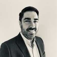 Cher réseau, je suis fier de me joindre à une nouvelle équipe de  collaborateurs passionnés en analytique avancée et intelligence  artificielle.