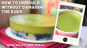 Kuih seri muka is a malaysian steamed dessert which consist of glutinous rice, layered with full recipe at: Great Tips On How To Successfully Unmould Kueh Salat Kuih Seri Muka Without Damaging It 4k Youtube