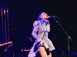 Una donna come me 6. Loredana Berte Contro Di Me A Sanremo Commessa Un Ingiustizia Corriere It