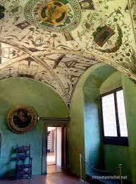 The new palace was an architectural statement of the new political order that followed the resolution of the fierce fighting between the guelph and ghibelline factions in the city. The Ornamentalist Sala Verde Palazzo Vecchio Country Interior Design Painted Ceiling