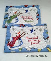 Snow Glad Mug Rug Oma S Place Machine Embroidery Projects Embroidery Projects Machine Embroidery Designs
