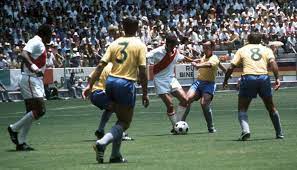 Perú pasó a la segunda ronda al finalizar en segundo lugar del grupo 4. Mundial 1970 Se Cumplen 44 Anos Del Peru 2 4 Brasil Fotos Foto 1 De 24 La Nueve Futbol Peru Com