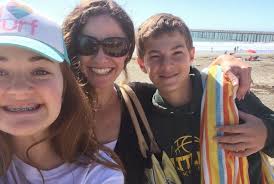 Retiro y silencio: cómo es hoy la vida de Andrea Elson, la hermana de Alf