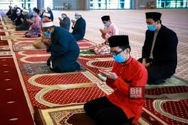 Membaca al fatihah dalam sholat hukumnya wajib. Solat Jumaat Di 25 Masjid 31 Surau Dalam Wilayah Persekutuan
