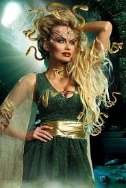 Medusa Kostum In 4 Einfachen Schritten Gestalten Medusa Halloween Costume Medusa Halloween Medusa Costume