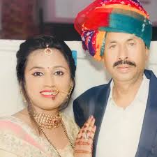 🔦DIY SHADOW SHAPES❤️ Something to do with all the extra toilet paper rolls  in your near future 😉. Daily dance parties are a thing over here.  Sometimes the lights go off and