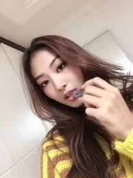 Chloe Lee's Instagram, Twitter & Facebook