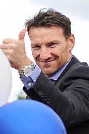 List of VFL/AFL players to have played 200 games for one club