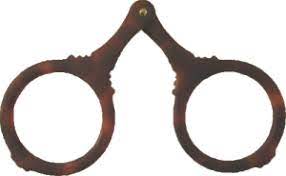 Die „schläfenbrille wurde mittels seitlichen stangen, die auf den ohren auflagen, an den gläsern befestigt. Die Geschichte Der Brille Hoya Lens Switzerland Ag