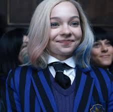 Increíble pero cierto 😳 Aunque no lo parezca, Laura Dern tenía 23 años  cuando apareció en Jurassic Park, exactamente la misma edad que Emma Myers  tiene hoy en día Laura parecía más