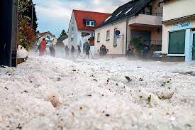 Unwetter in deutschland gehen weiter: Unwetter In Deutschland Bis Zu 30 Zentimeter Hagel Panorama Gesellschaft Tagesspiegel