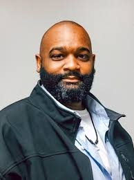 The Pulpwood Queen Recognizes and Bows to the Feet of my Girlfriend Weekend  Volunteers!