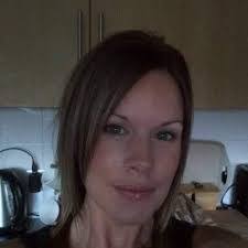 Kelly Lander's Instagram, Twitter & Facebook