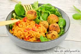 Roter Linsensalat Mit Falafel Rezept Herzhafte Speisen Kalte Gerichte Linsensalat