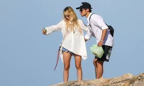 Alex hoyer supergirl video oficial. Danna Paola And Alex Hoyer Happy In Ibiza On Vacation Explica Co Mi Tercera Edad