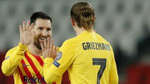 Messi golpea el balón para marcar el cuarto gol del barcelona este lunes ante el. Hmoqo39ytatevm