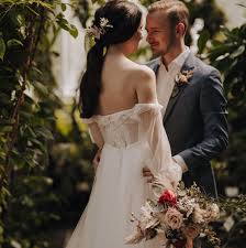 So lassen sich die kosten für das kleid reduzieren und das budget eurer hochzeit etwas schonen. News Traumhafte Brautkleider Aus Leipzig