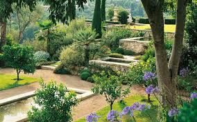 Entretiendejardin.com est la première plateforme spécialisée pour trouver rapidement un professionnel expert dans l'entretien et/ou création de votre jardin. La Creation Du Jardin Mediterraneen Contemporain Societe Les Jardiniers Jardinier Paysagiste A Toulon Var 83 Et Aix En Provence 13