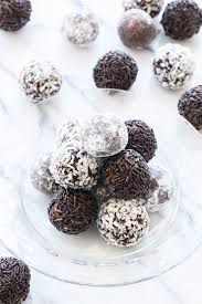 Joyce S Bourbon Delight Bourbon Balls Love And Olive Oil Recipe Bourbon Balls Healthy Sweets Recipes Easy Candy Recipes