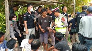 Dan jutaan jawaban atas pertanyaan lain tanpa iklan. Lagi Pesta Narkoba Di Tengah Kebun Puluhan Orang Buyar Lihat Polisi Razia Di Pulau Pandan Tribun Jambi